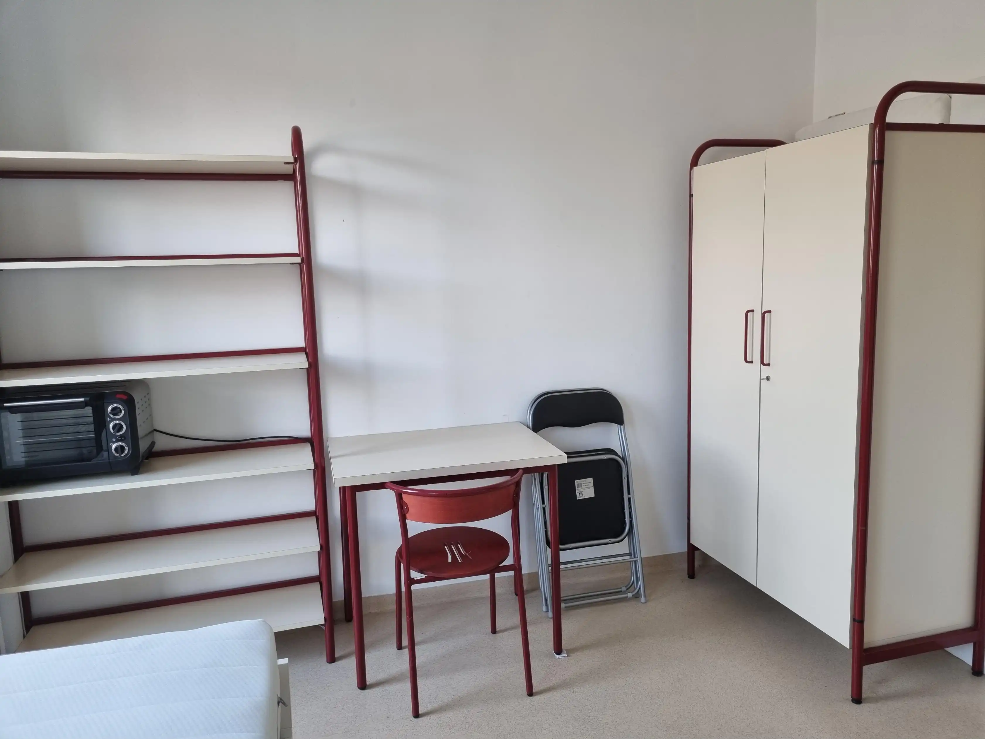 Studentenstudio met garageplaats in een populaire studentenresidentie foto 2