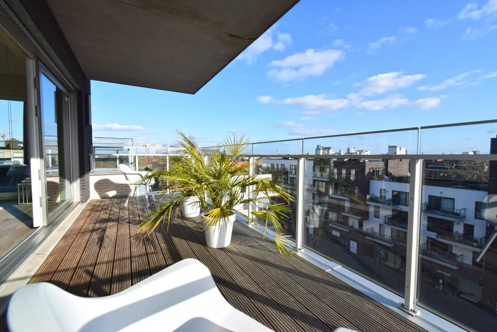 PRACHTIG APPARTEMENT MET 2 GROTE TERRASSEN & GARAGE foto 2
