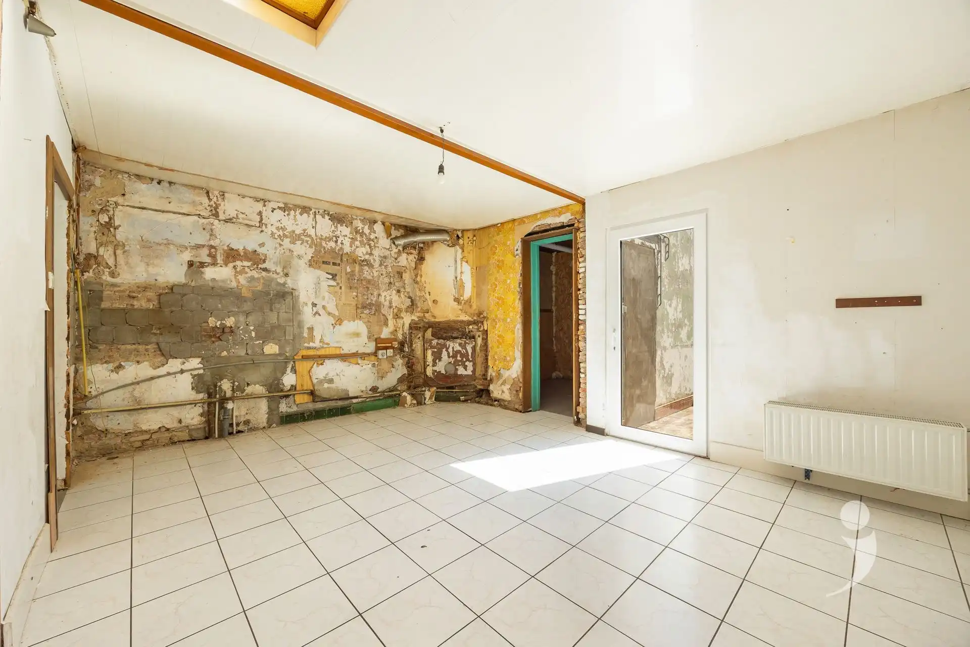 Op te frissen rijwoning met veel karakter (en garage) foto 10