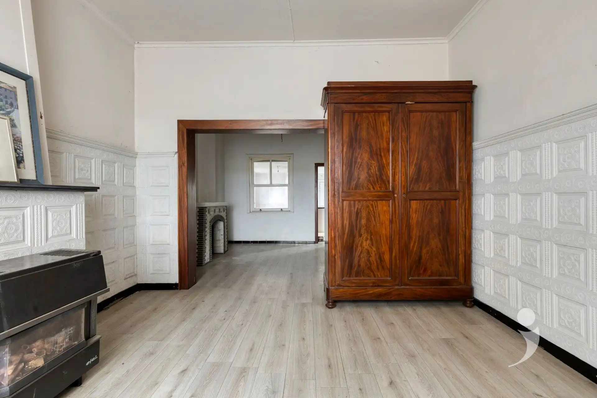 Ruime te renoveren woning met vergezicht foto 6
