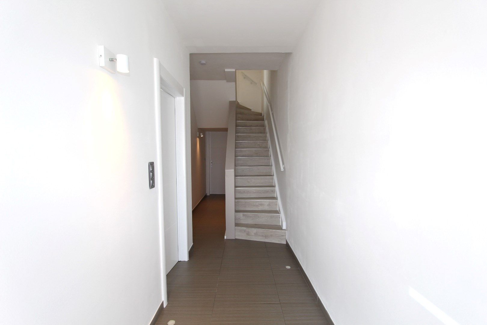 MOOI VERNIEUWDE WONING MET TUIN foto 11