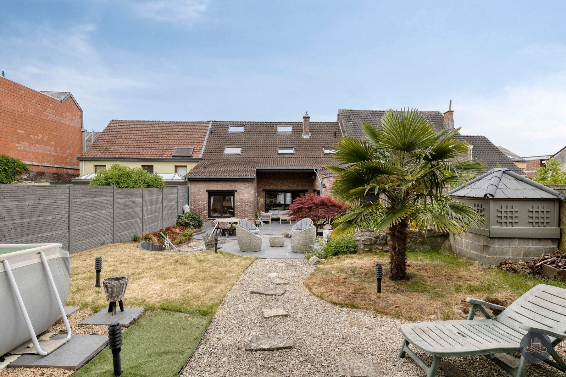 Gerenoveerde, unieke grote woning met ingerichte tuin foto 29