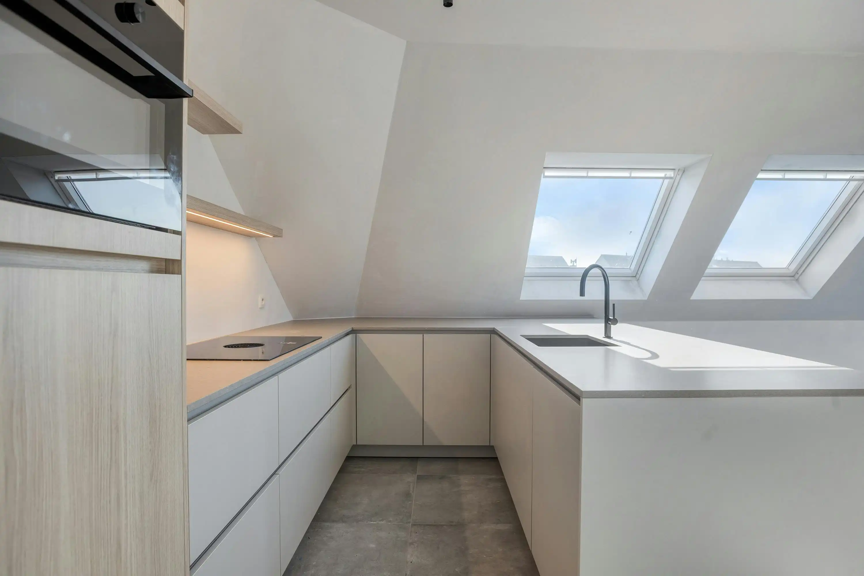 Ruim appartement te koop in Ieper met twee kamers en terras foto 13