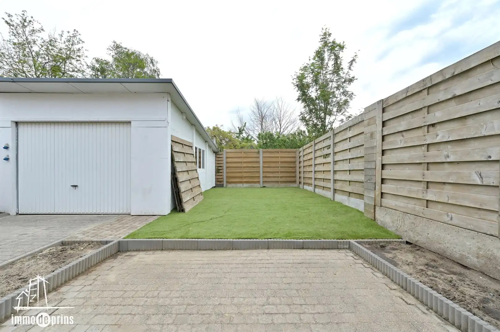 Halfopen gezinswoning met tuin en garage foto 22
