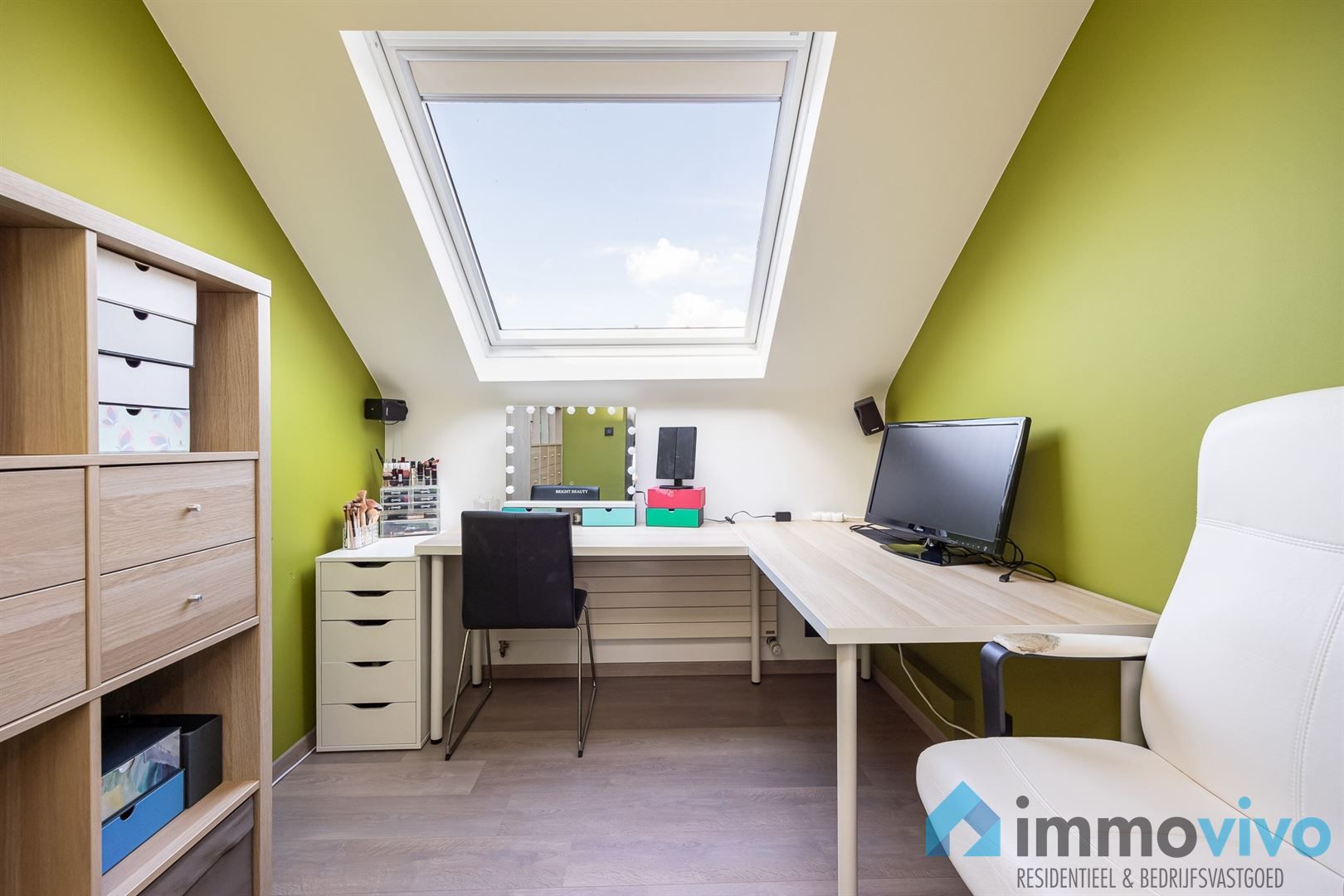 Instapklare gezinswoning met 4 slaapkamers, 2 badkamers, garage en zuidgerichte tuin op een toplocatie foto 12