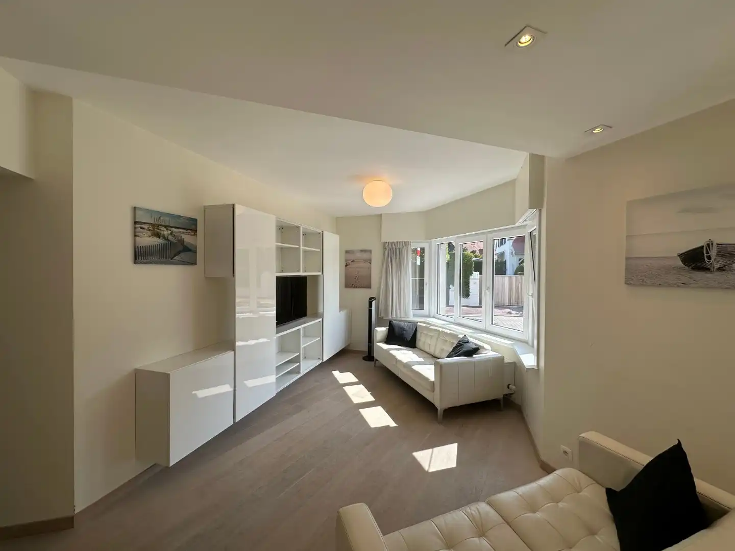 Ruim 3-slaapkamerappartement te huur in het hart van Knokke foto {{pictureIndex}}