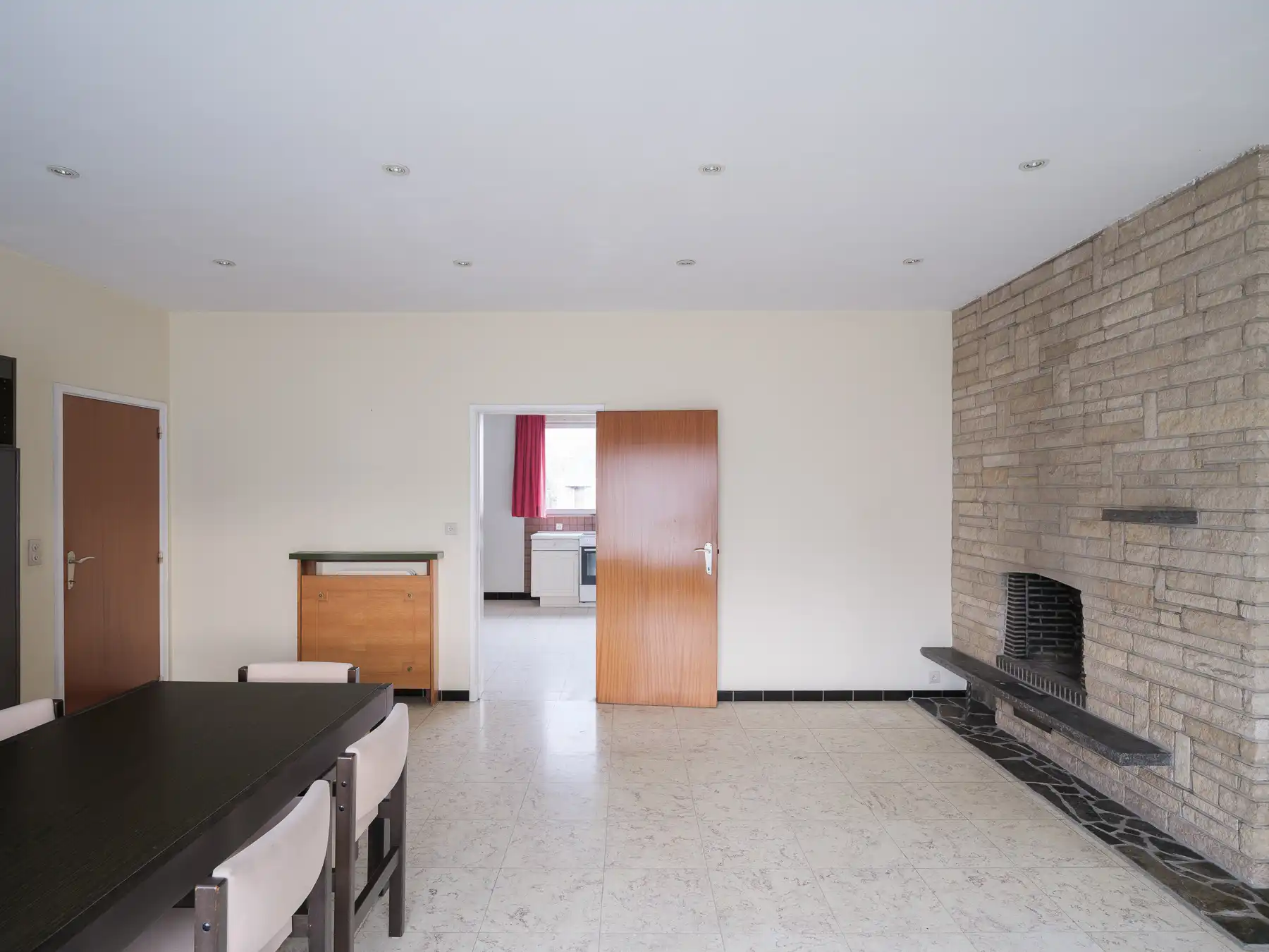 Op te frissen halfopen bebouwing met tuin en uitstekende bereikbaarheid foto 8