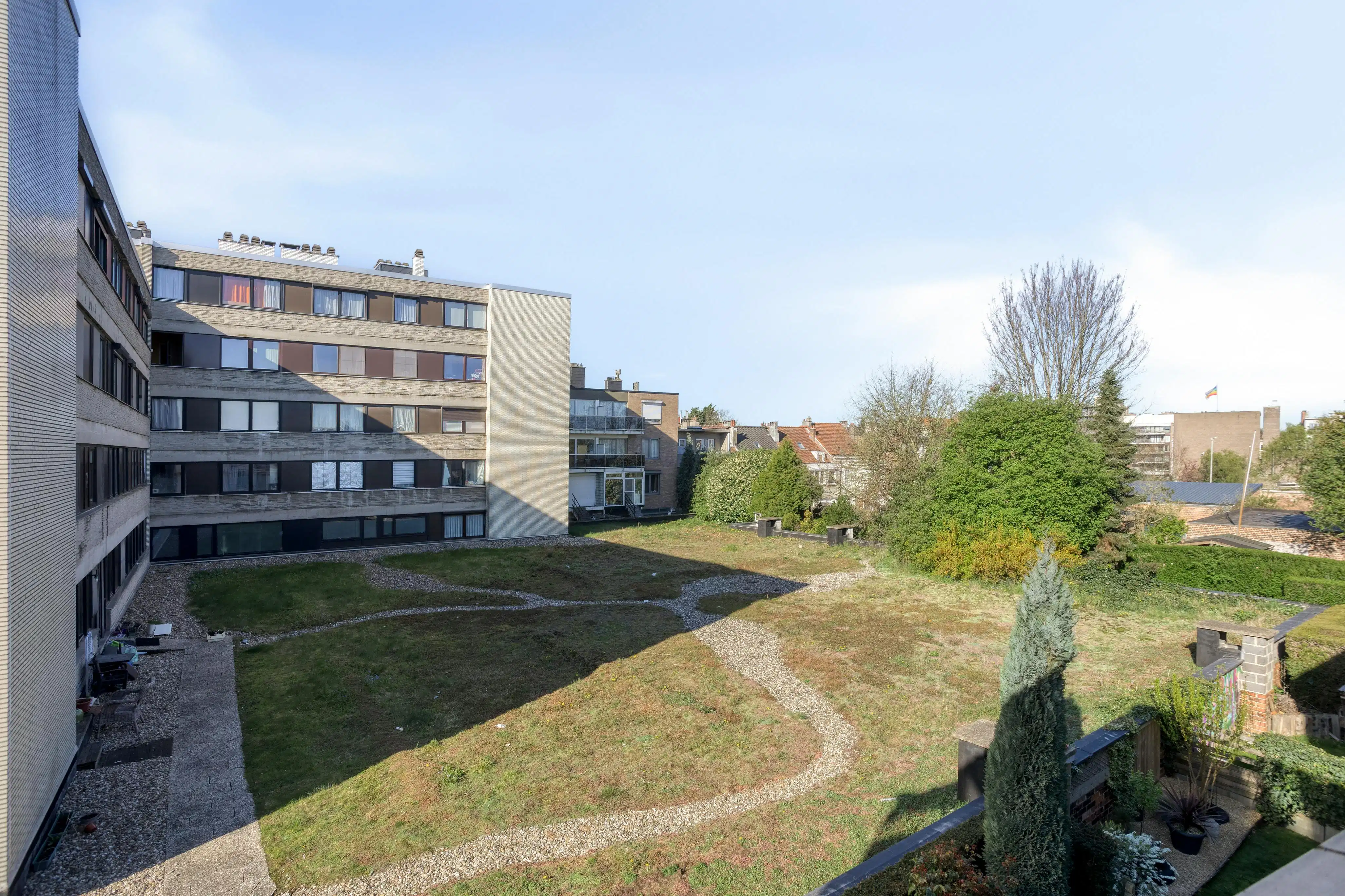 Ruime Woning ingedeeld als drie appartementen in Strombeek-Bever foto 38