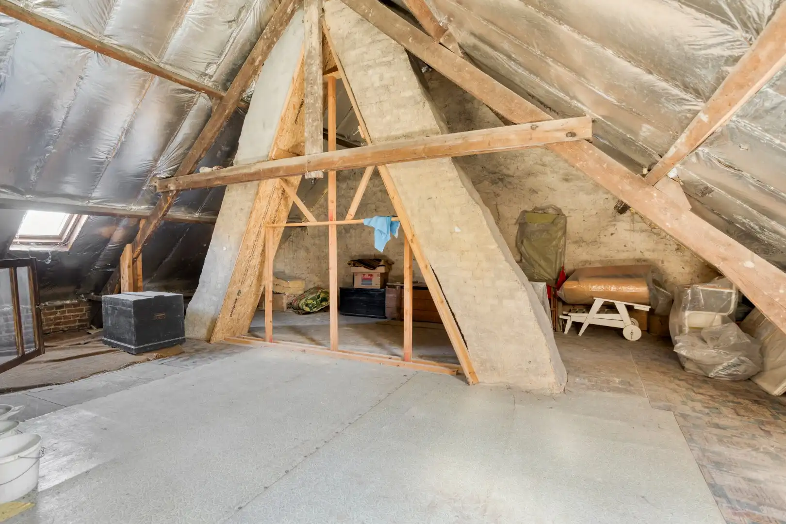 Karaktervolle te renoveren woning met diepe tuin in hartje Wevelgem foto 19
