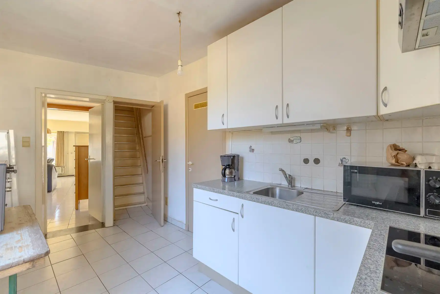 Verhuurde HOB met 3 slpk en magazijn van +/-170m² op 476m² foto 8