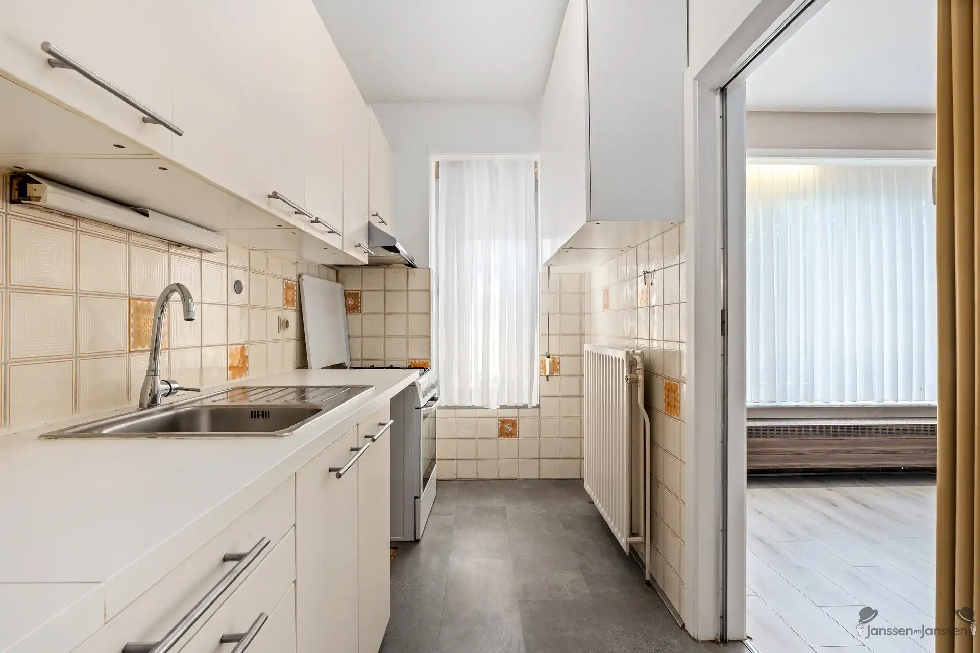 Op te frissen gelijkvloersappartement met 3 slpk's, tuin en garage foto 7