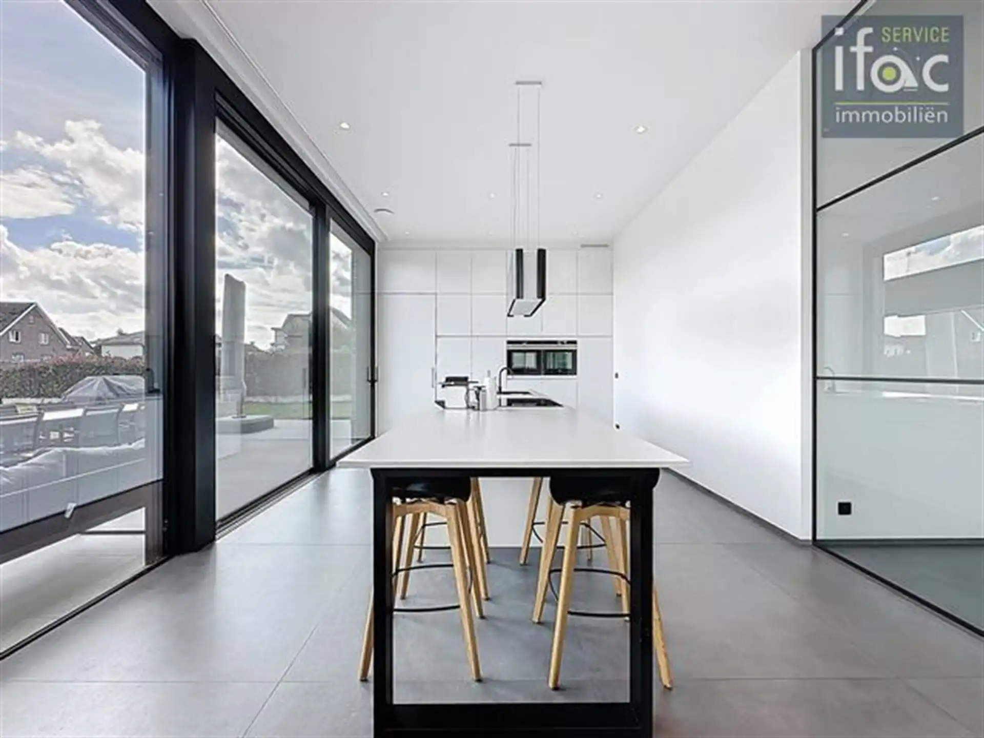 Energiezuinige villa met lichtrijke leefruimtes en grote tuin foto 5