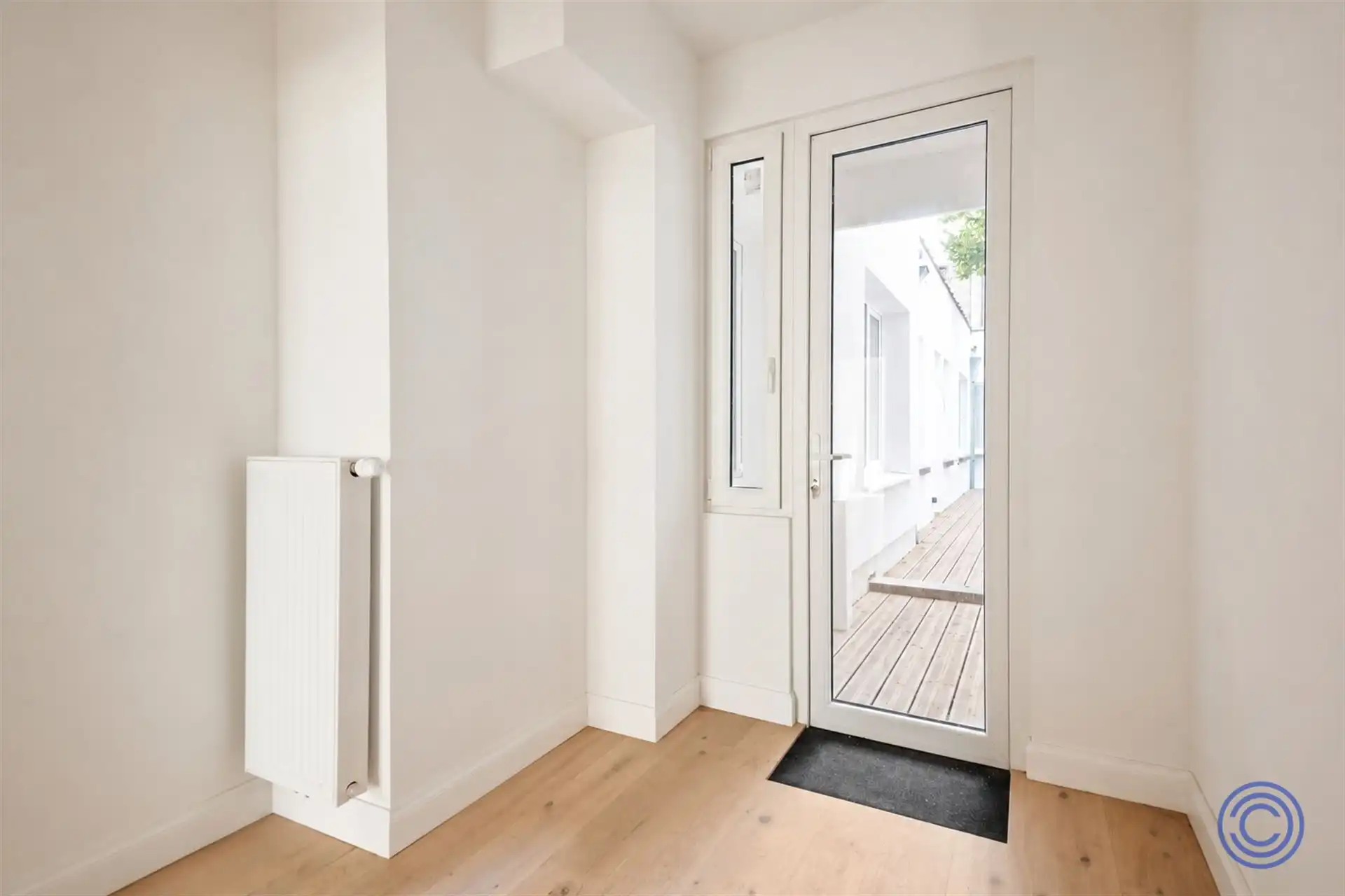 Volledig gerenoveerd appartement met kantoor en groot terras! foto 12