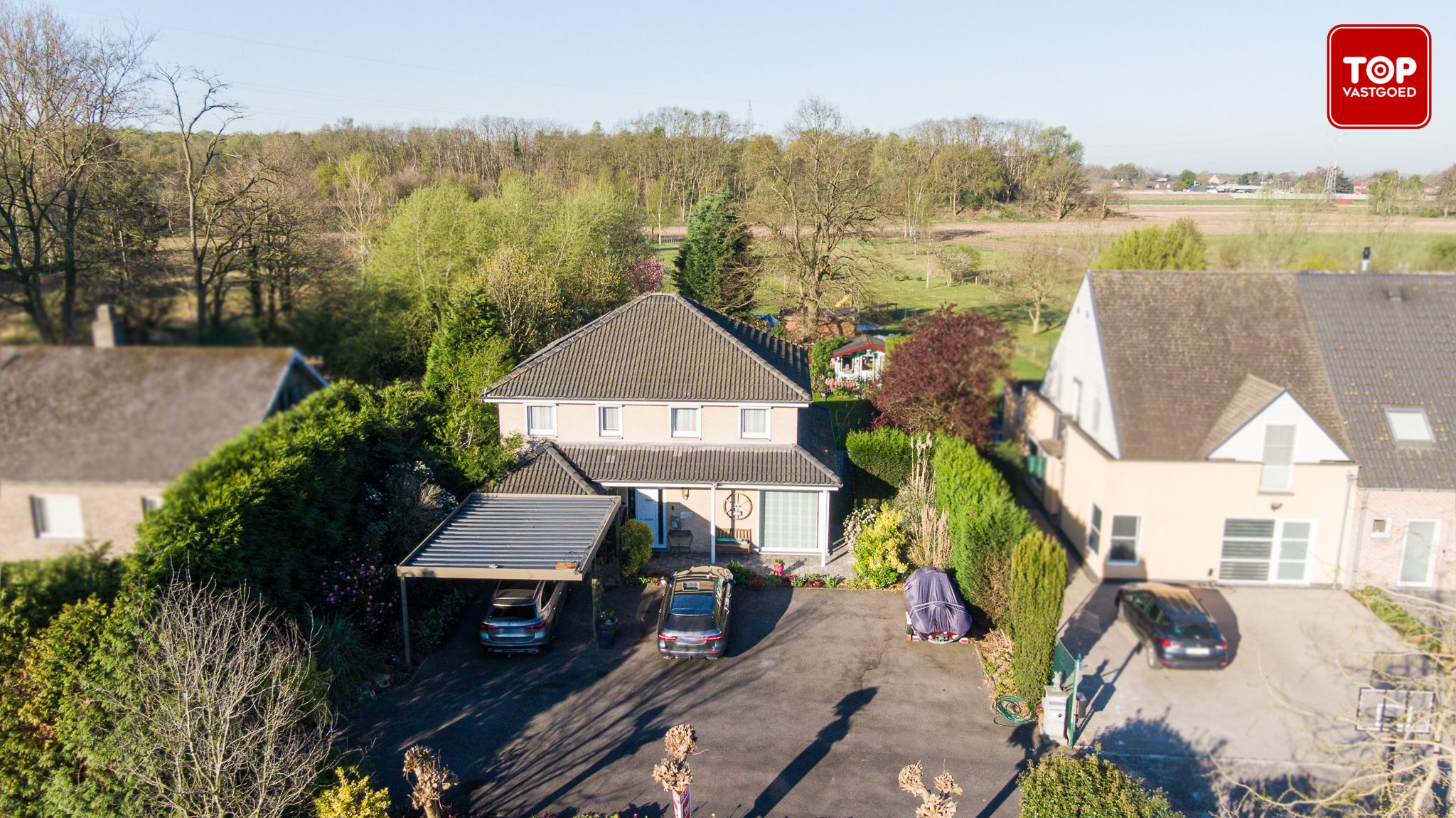 Ruime alleenstaande villa met 3 slaapkamers en tuin van 1001m².  foto {{pictureIndex}}