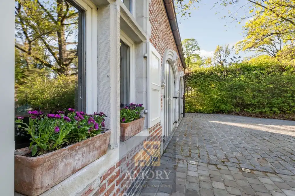 Karaktervolle villa met uitzonderlijke tuin op toplocatie! foto 5