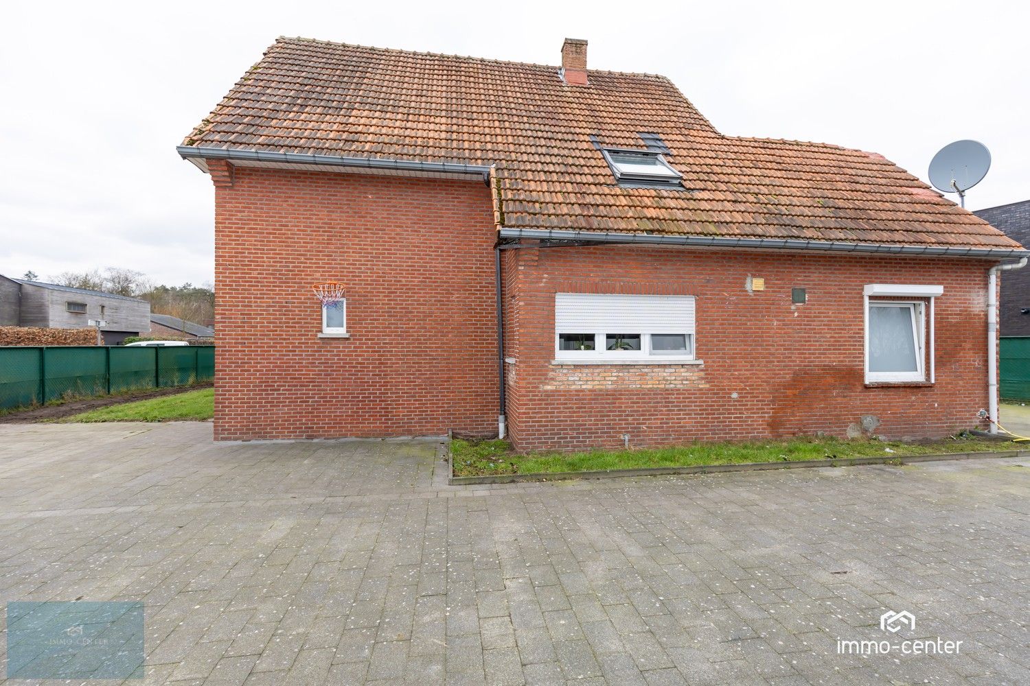 Ruime open bebouwing met westgerichte tuin in Genk foto 4