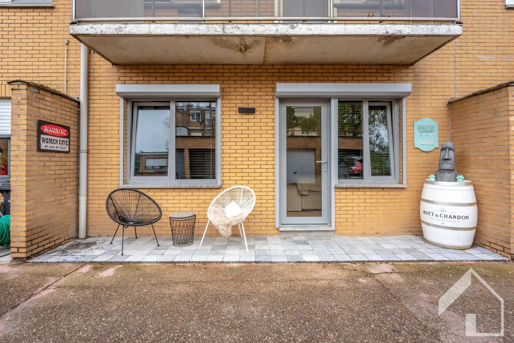 Totaal gerenoveerd gelijkvloersappartement met 2 slaapkamers en garagebox foto 10