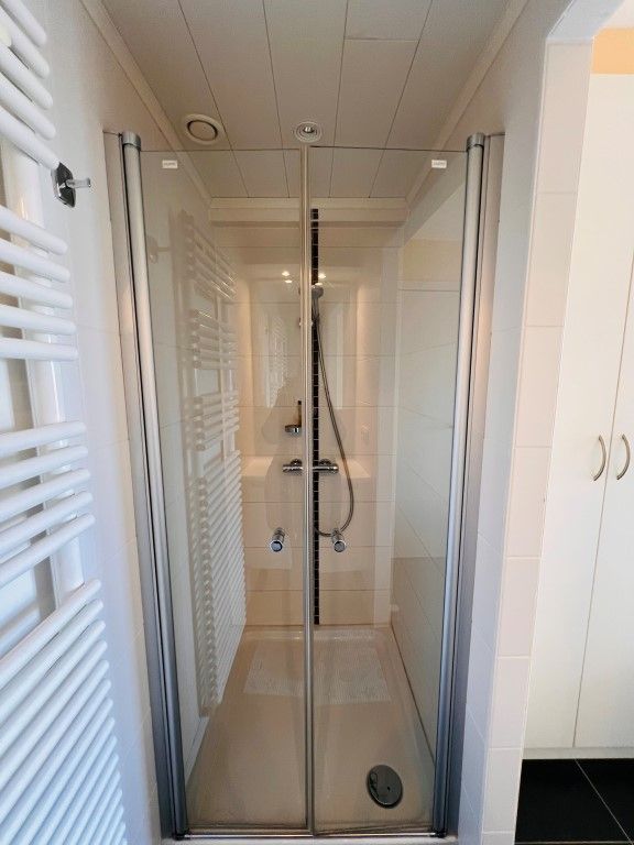 Luxueus appartement met 3 kamers en frontaal zeezicht foto 15