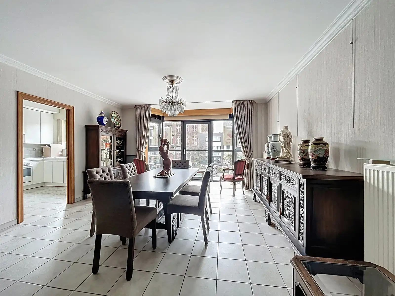 Lichtrijk én Ruim Appartement met 2 SLPK, Centrum Aalst! foto 3