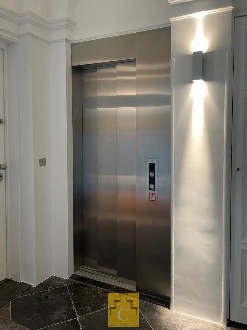 Ruim appartement in volledig gerestaureerd herenhuis met zicht op de rei foto 18