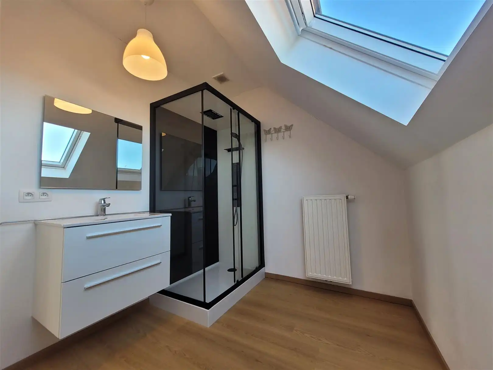 Ongemeubeld appartement met 1 slaapkamer foto 8