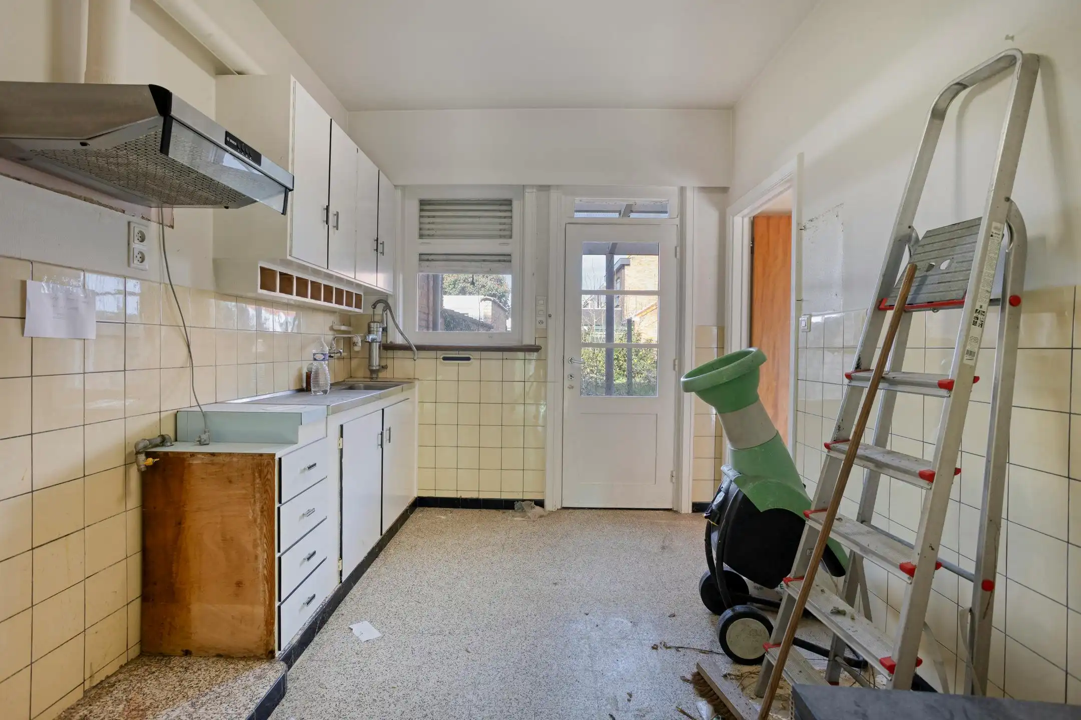 Te renoveren huis met tuin, uitweg en garage in Rumbeke foto 9