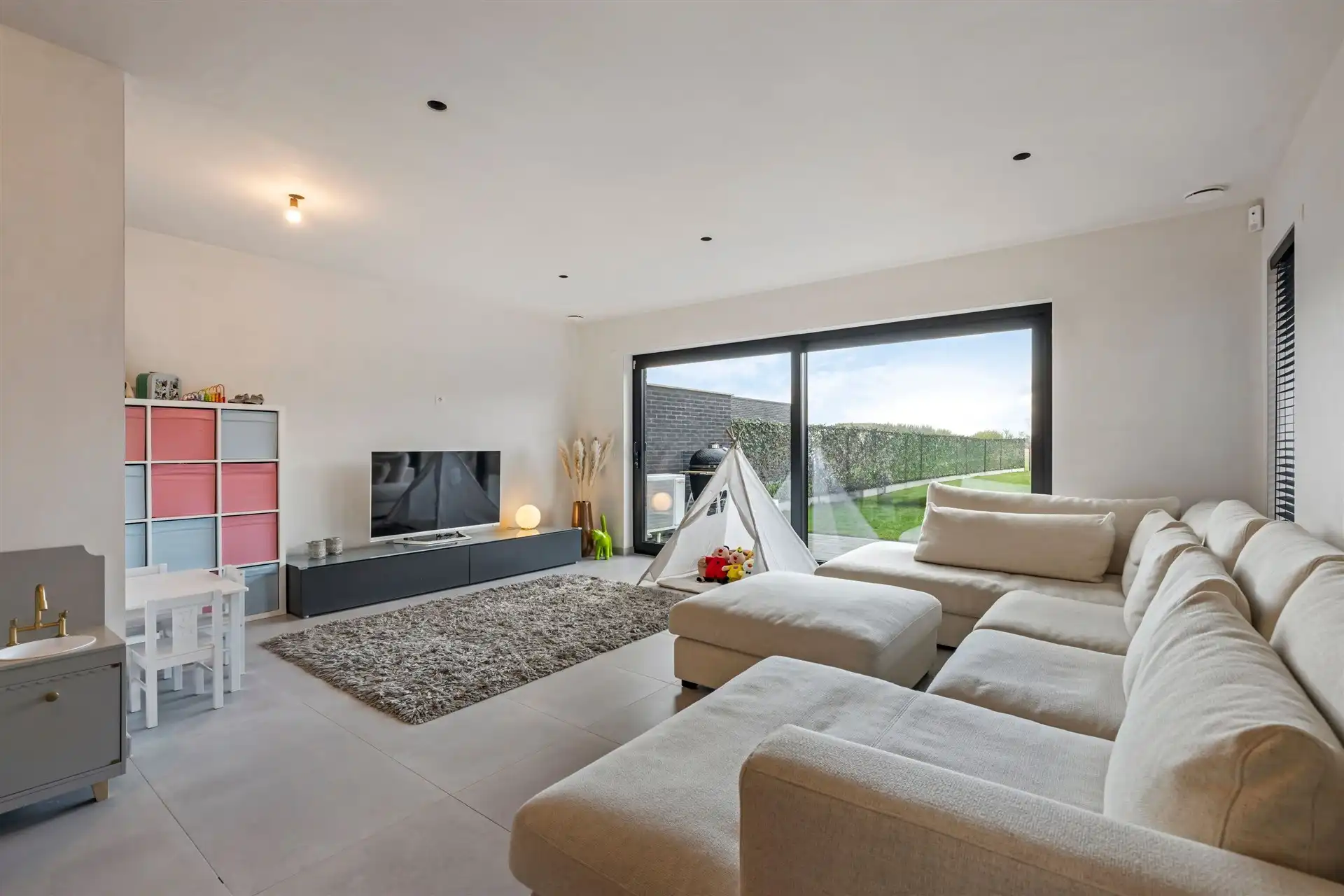 Recente gezinswoning met 5 slaapkamers en losstaande garage op een mooi perceel van 465m² foto 7