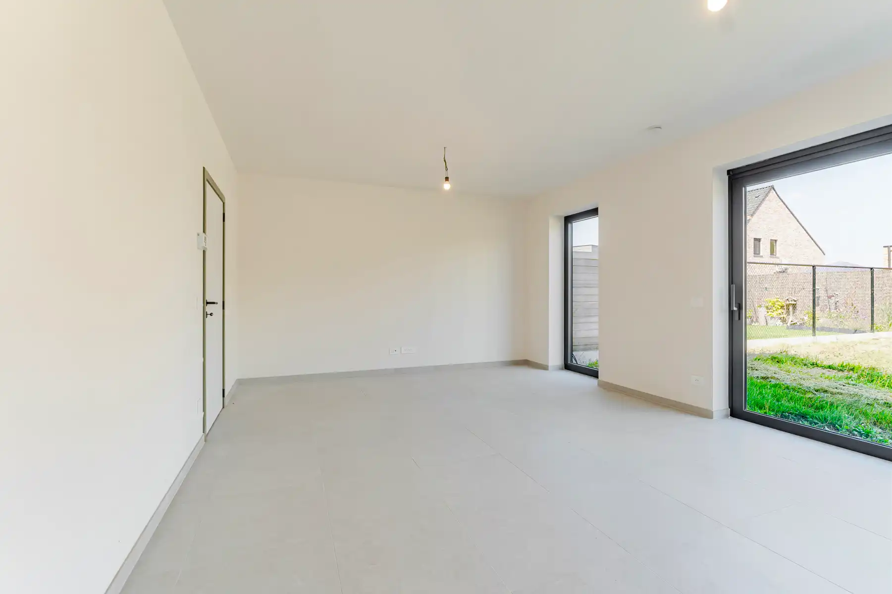 Moderne, halfopen woning foto 4