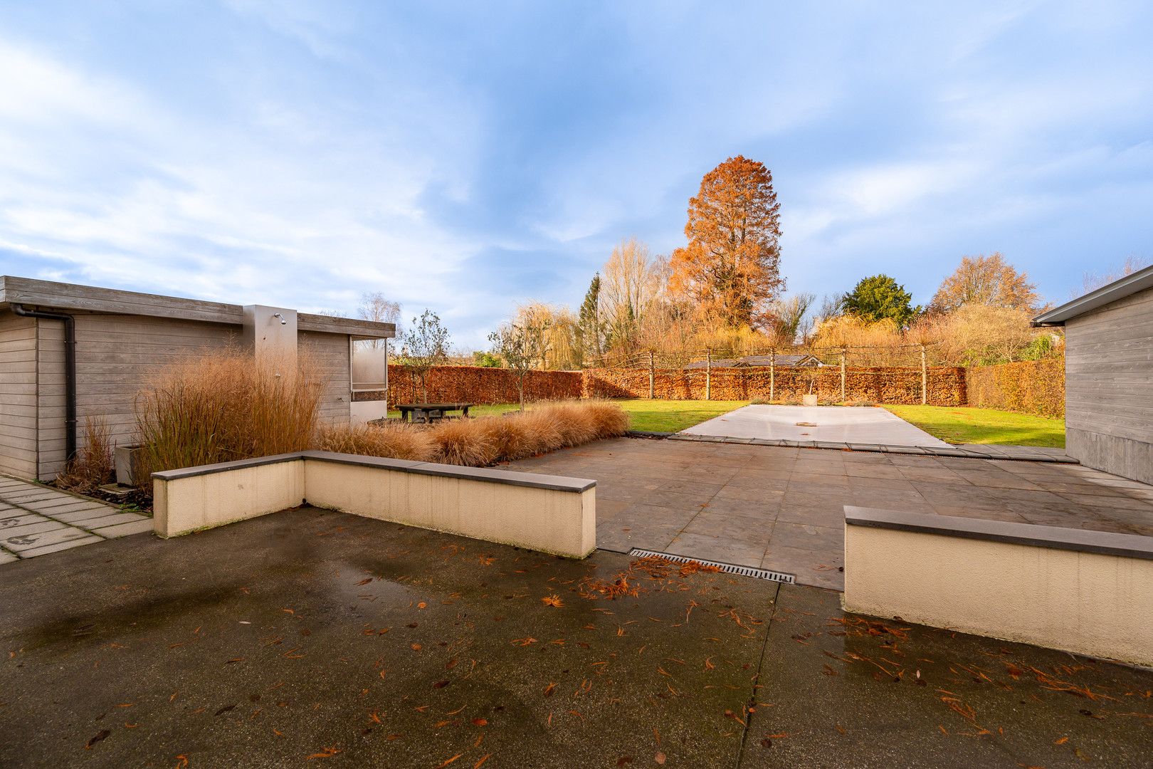 Instapklare villa met grote tuin, garage en zwembad foto 18