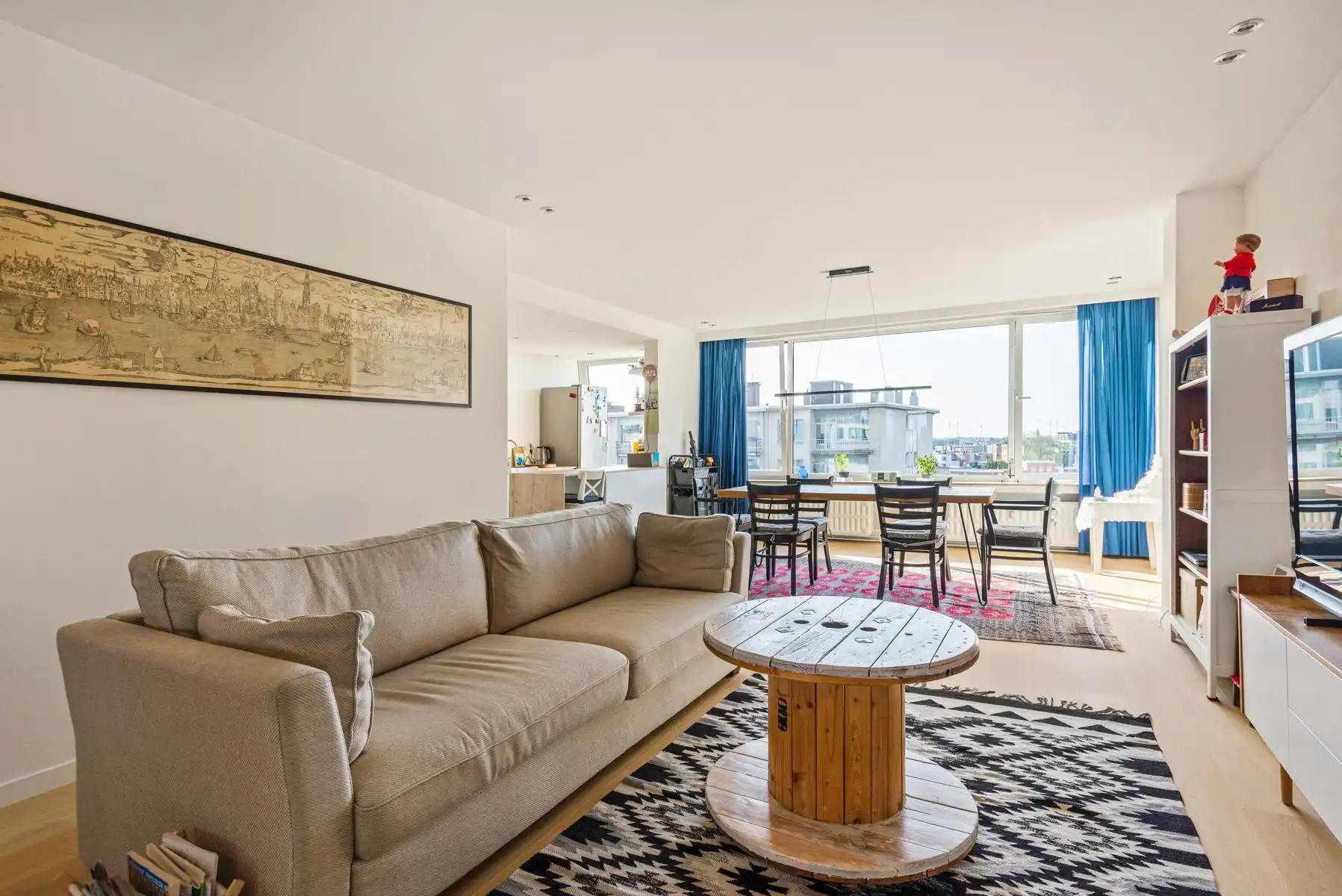 Een gerenoveerd appartement met uitzicht! foto 2