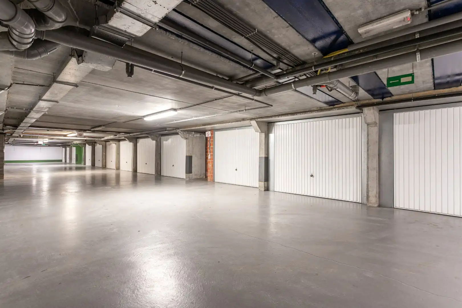 Instapklaar gelijkvloers appartement met 2 slaapkamers, garagebox en ruim terras (35 m²) aan TOP ligging in Halle foto 15