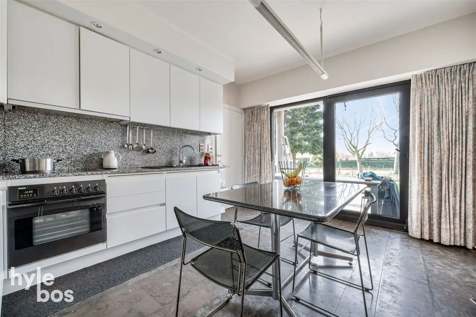 Ruime open bebouwing met 4 slaapkamers, garage en tuin in zeer rustige ligging foto 11