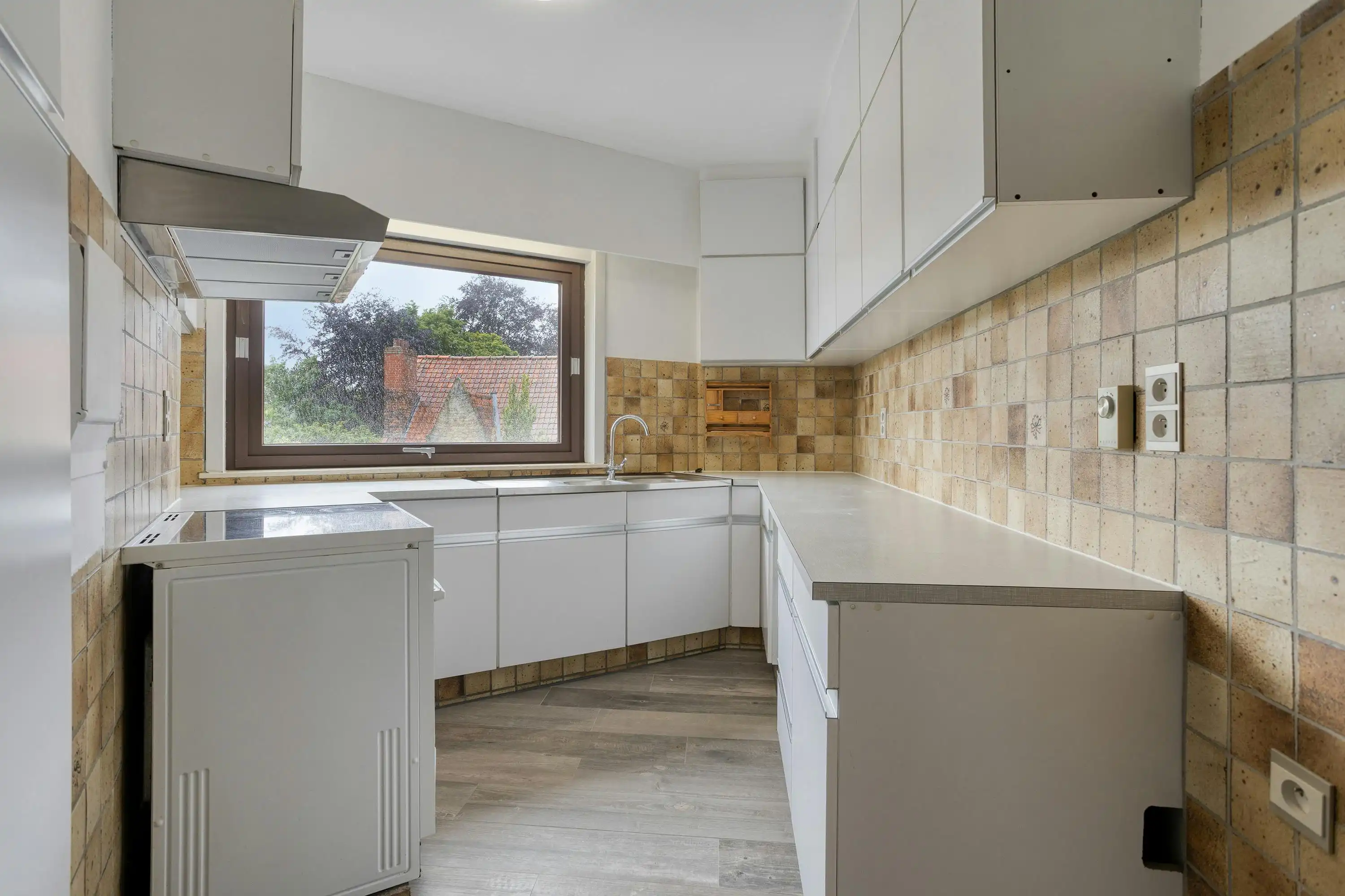 Appartement met vier kamers en garage te koop in Ieper foto 5