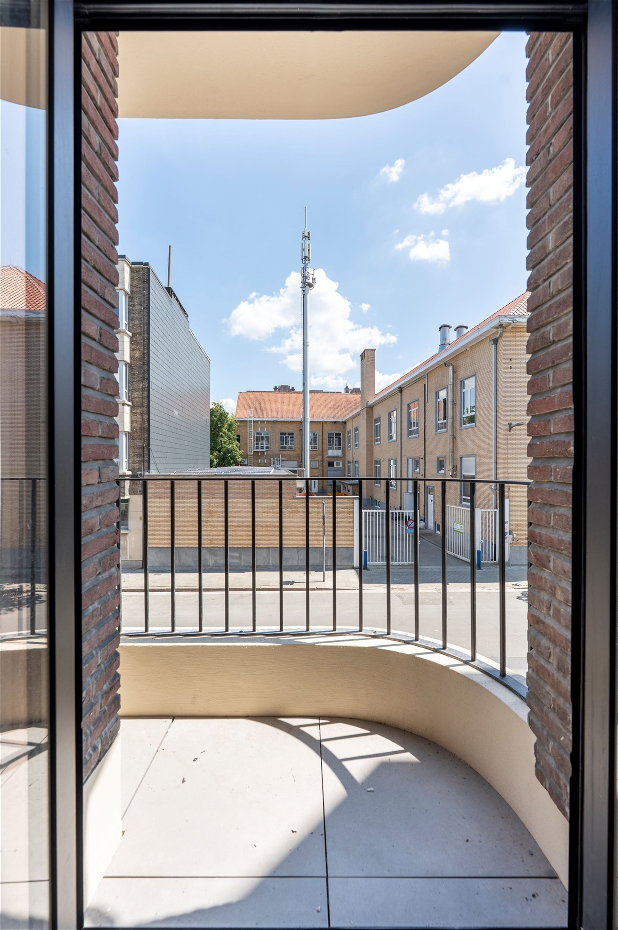 Volledig gerenoveerd 2 slk app + terras foto 8