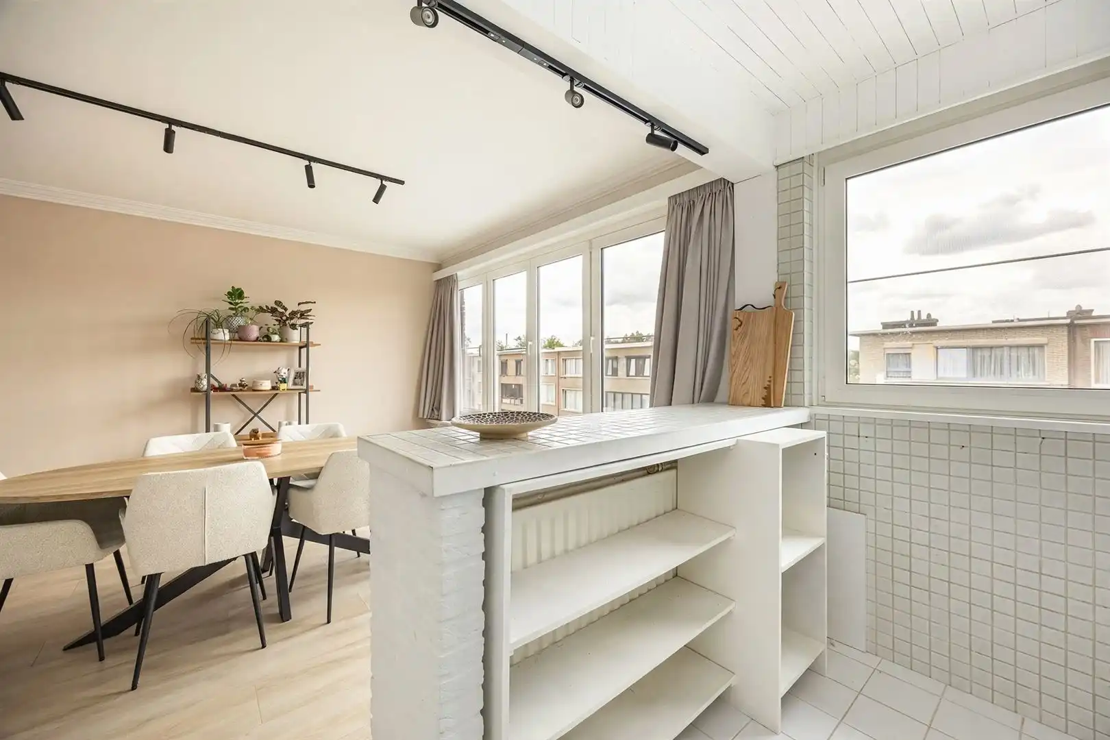 Hedendaags 2-slaapkamerappartement met tuin, garage en praktijkruimte  foto 7