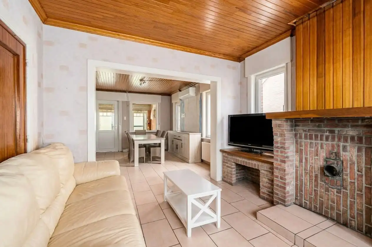 Vrijstaande woning met vernieuwd dak en veel potentieel foto 6