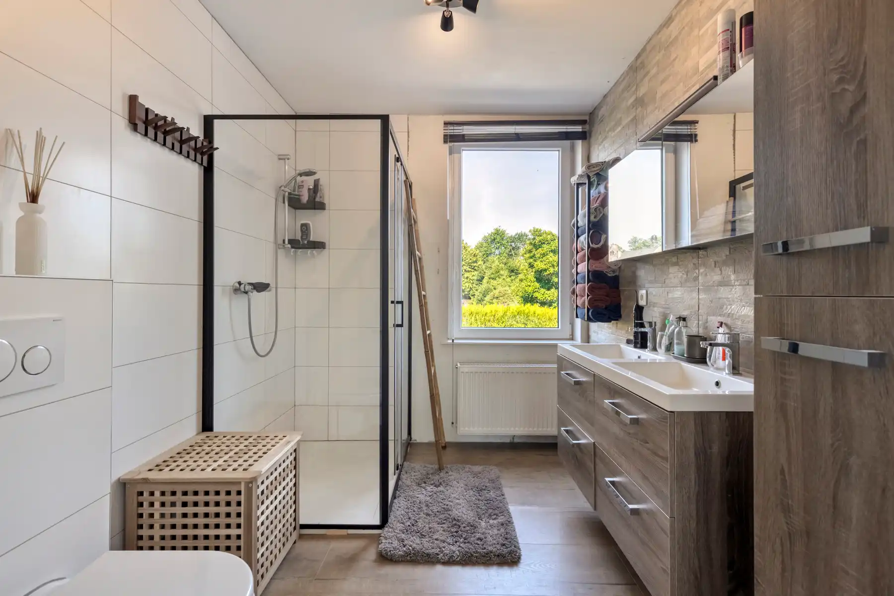 Instapklare HOB met 3 slaapkamers, tuin en 2 garages foto 13