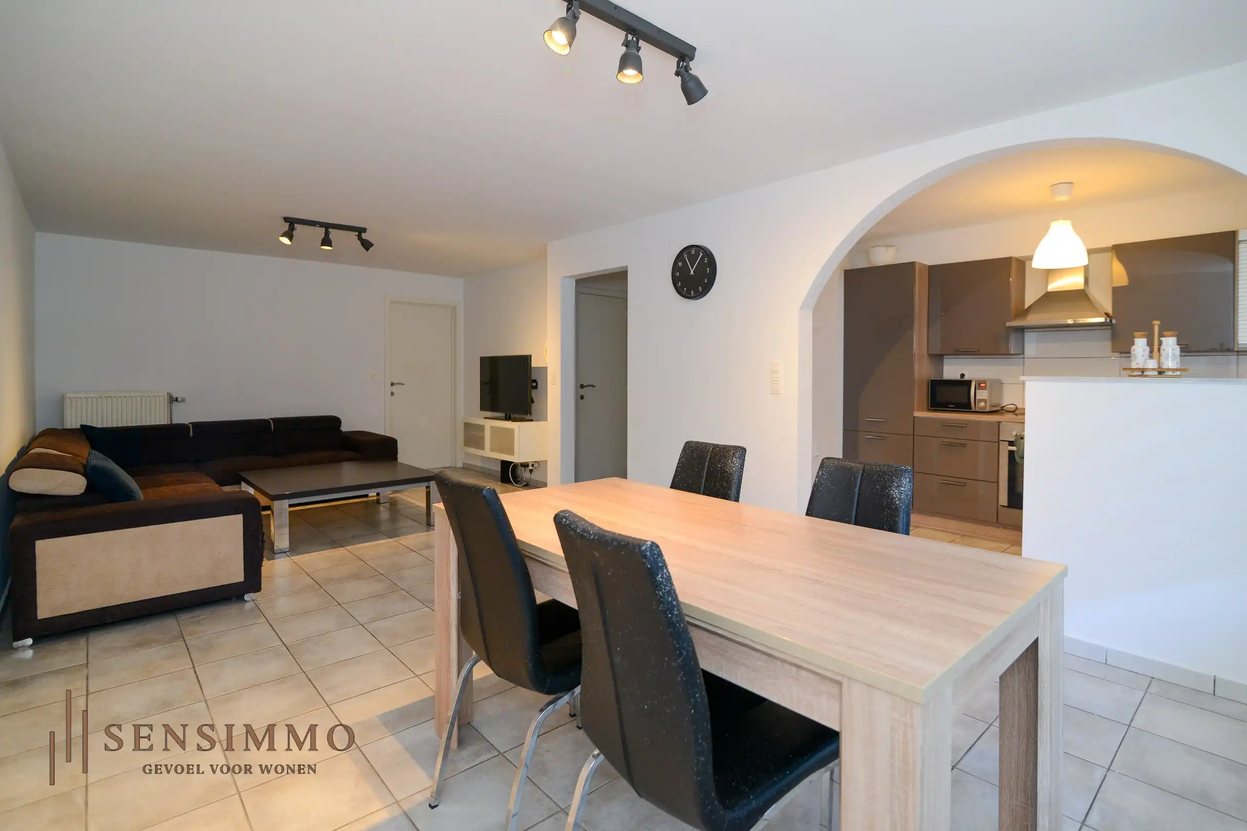 Instapklaar gelijkvloers appartement met 2 slpk foto 5