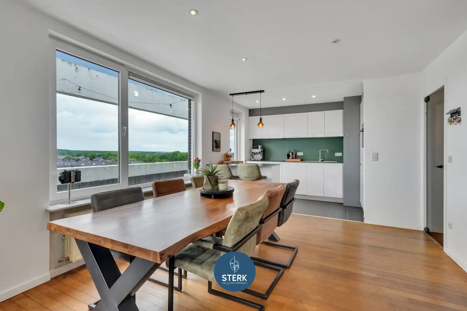 PENTHOUSE MET PANORAMISCH UITZICHT EN RUIM TERRAS IN CENTRUM LANAKEN !  foto 12