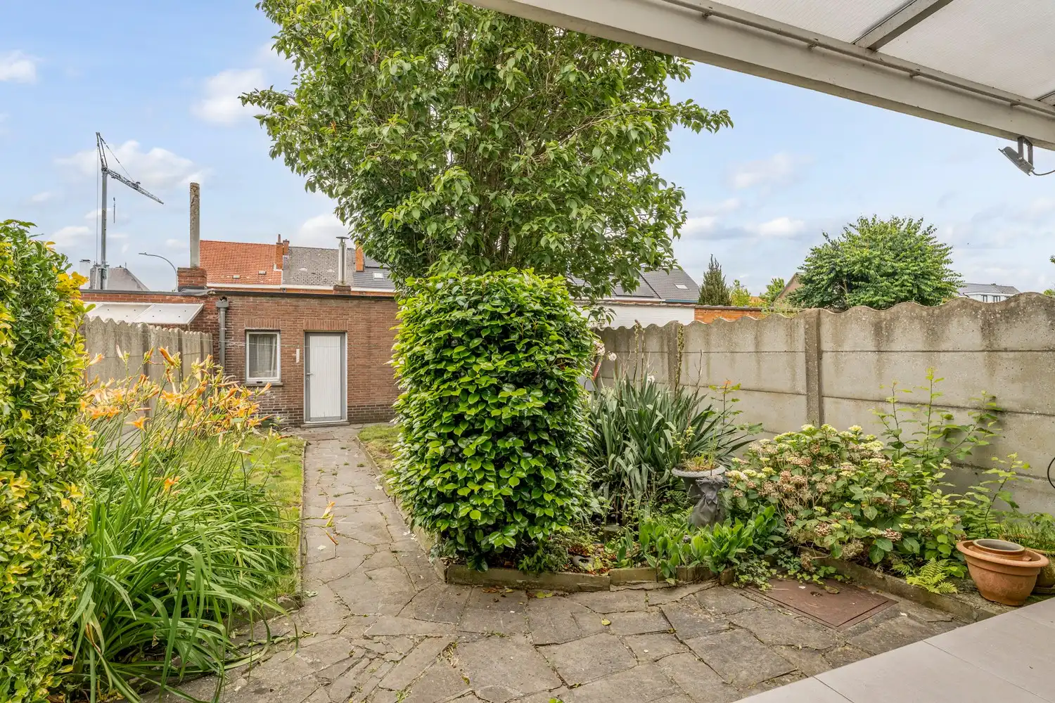 Zeer goed onderhouden en instapklare woning met drie slaapkamers, gezellige stadstuin en achter gelegen garage te Wijgmaal ! foto 19