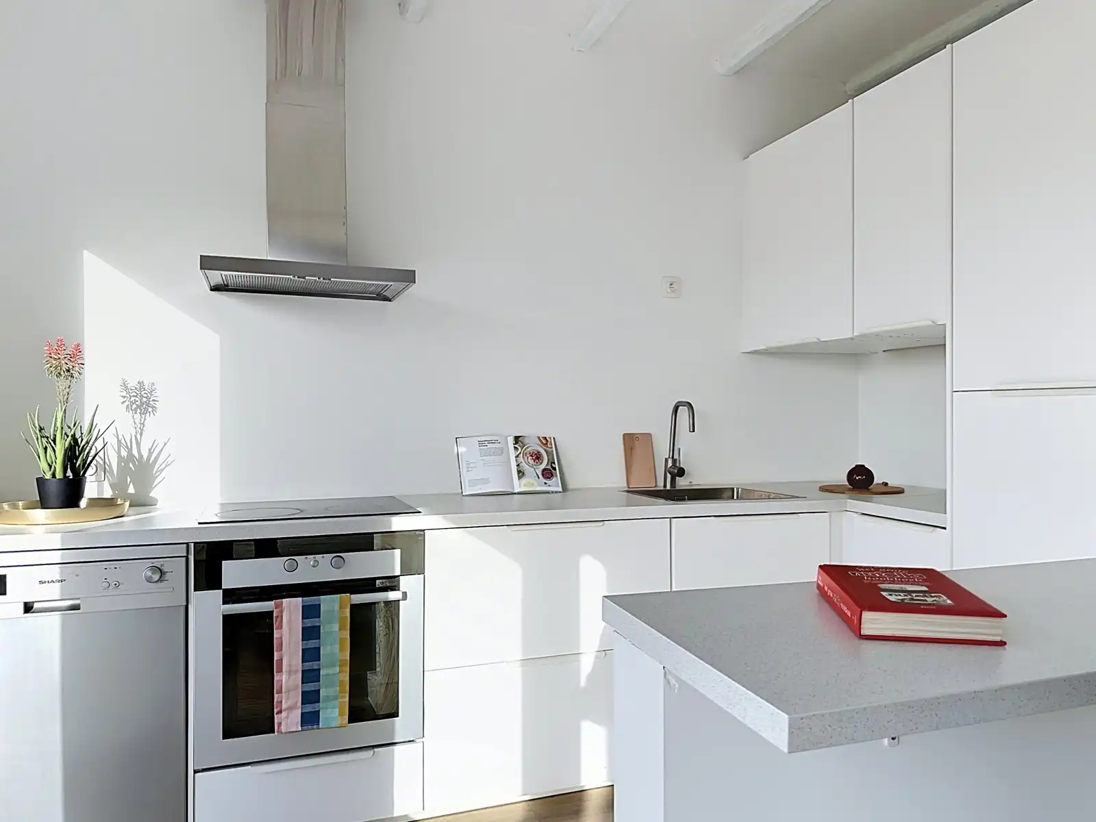 Instapklaar appartement met 3 kamers op een toplocatie! foto 37