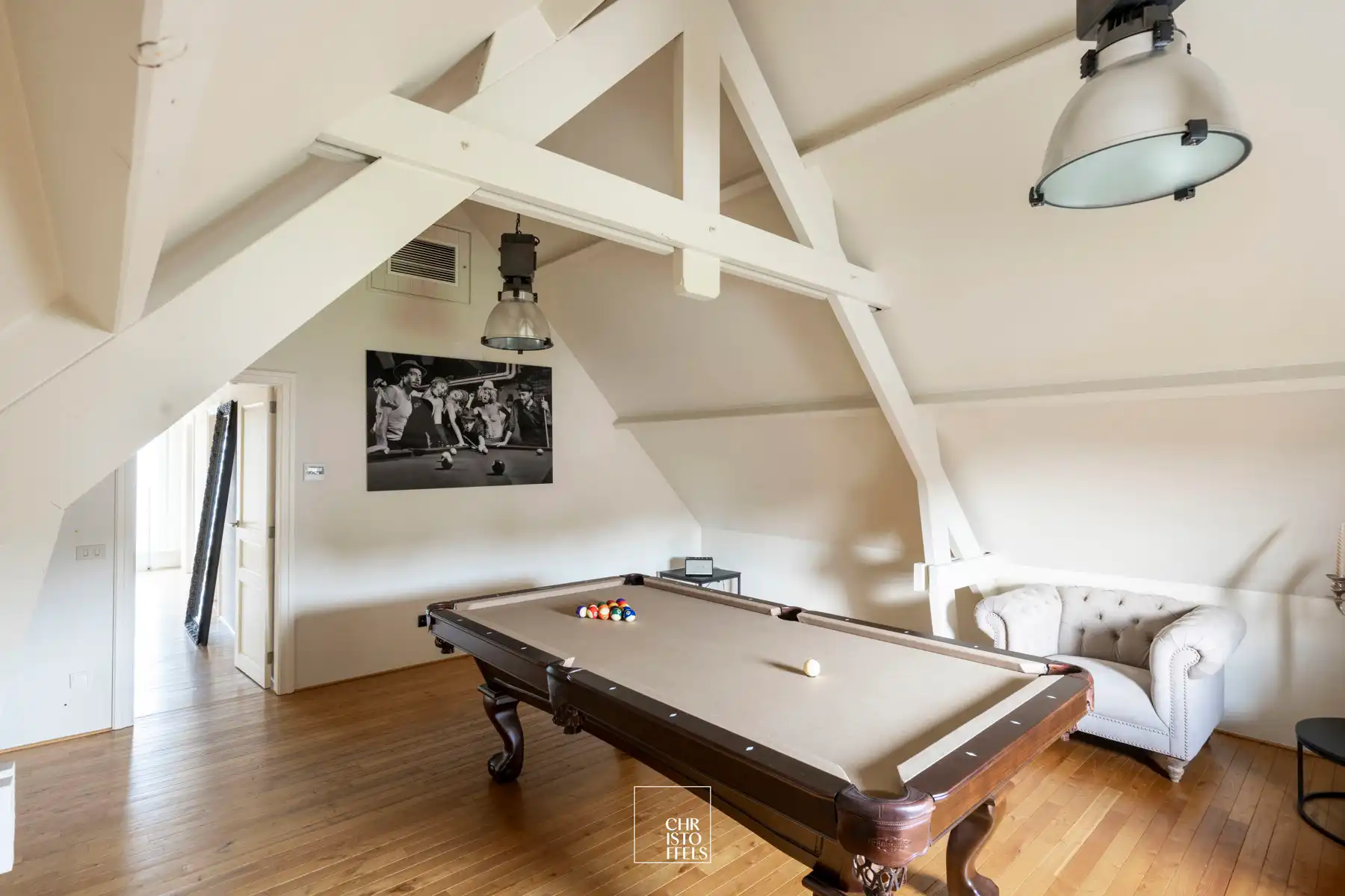 Exclusief landhuis met buitenzwembad op perceel van 2.787m² aan de bosrand. foto 48