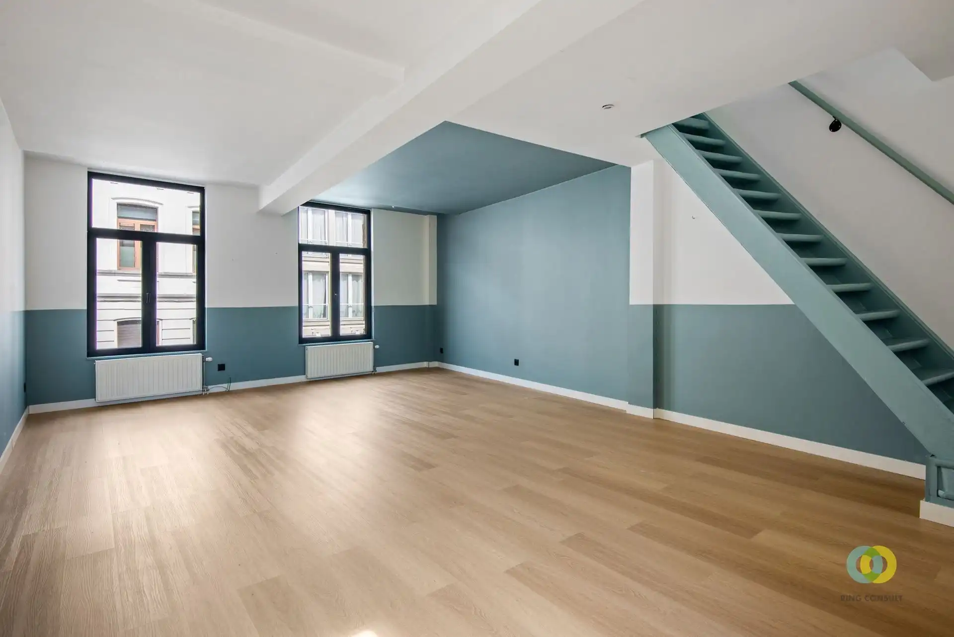 Gebouw met handelsgelijkvloers en duplexappartement foto 9