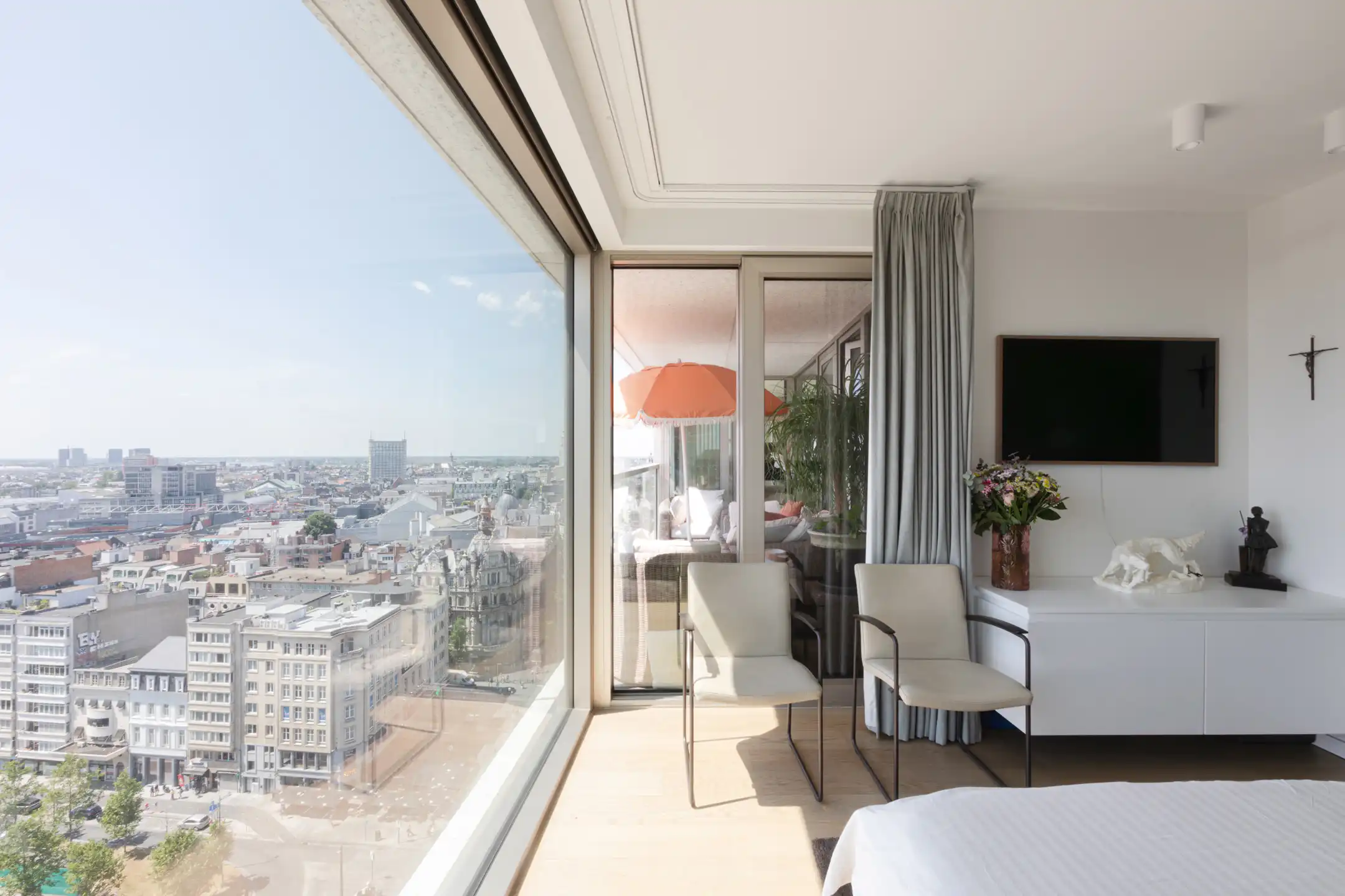 ANTWERPEN CENTRUM - Hoekappartement met panoramisch zicht foto 8