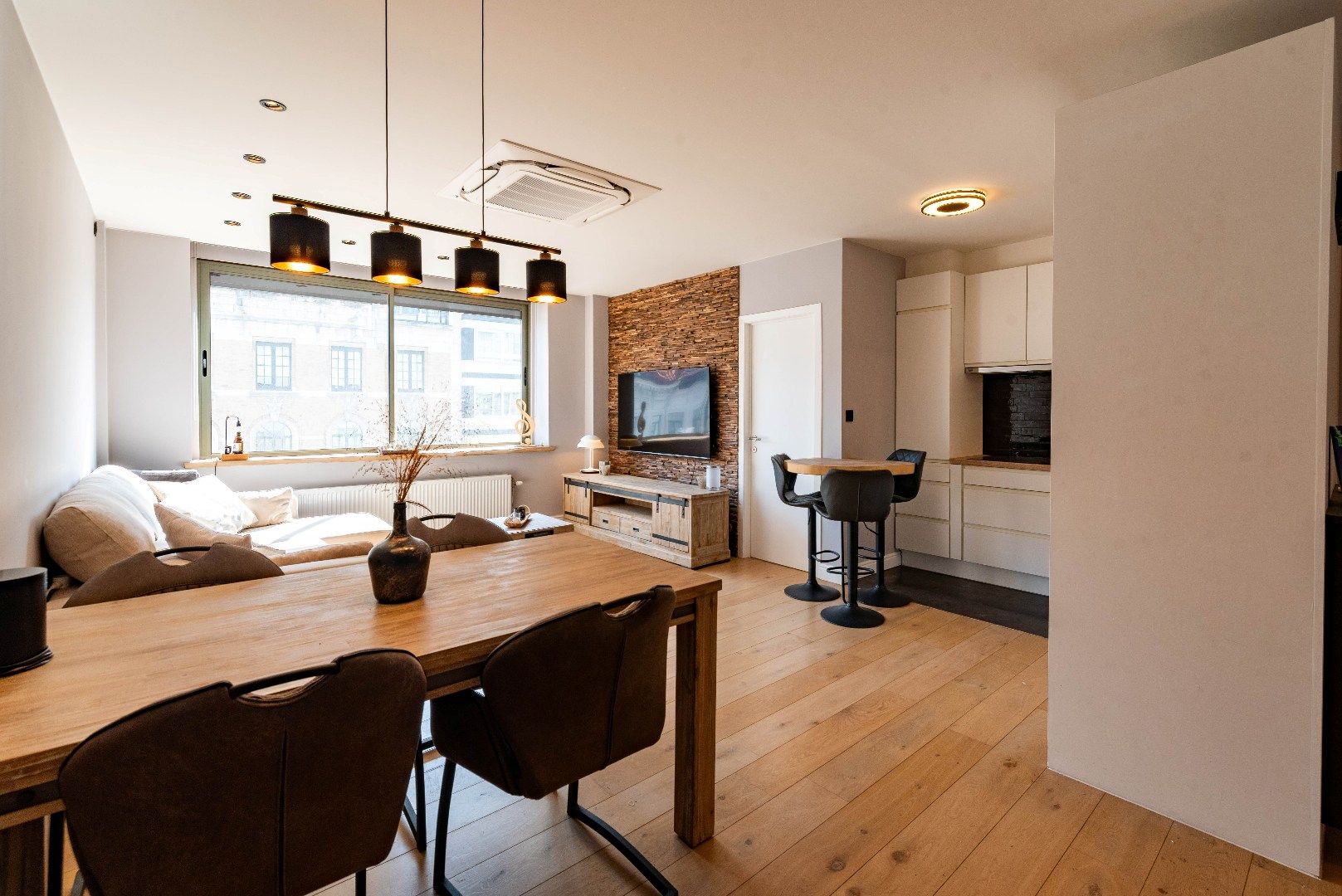 Prachtig gemeubeld appartement met autostaanplaats foto 2