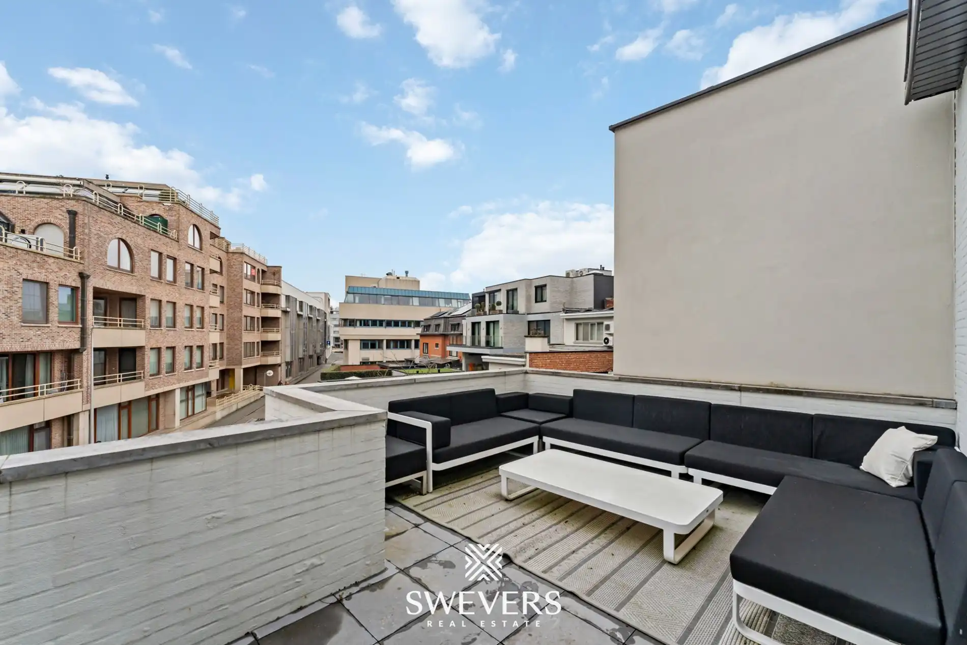 Exclusief gerenoveerde stadswoning met garage en drie terrassen in hartje Hasselt foto 31