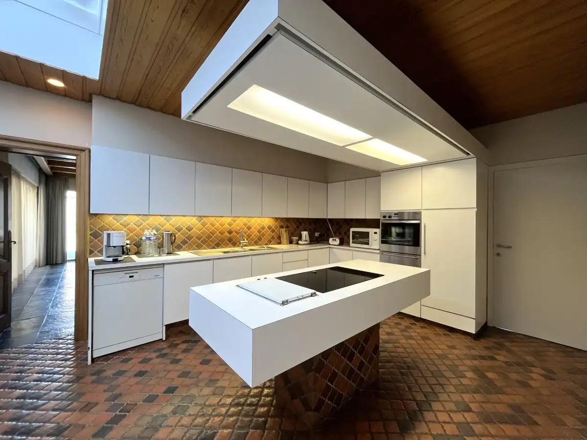 Langemark-Poelkapelle – Ruime hoekwoning met praktijkruimte en 3 garages foto 10