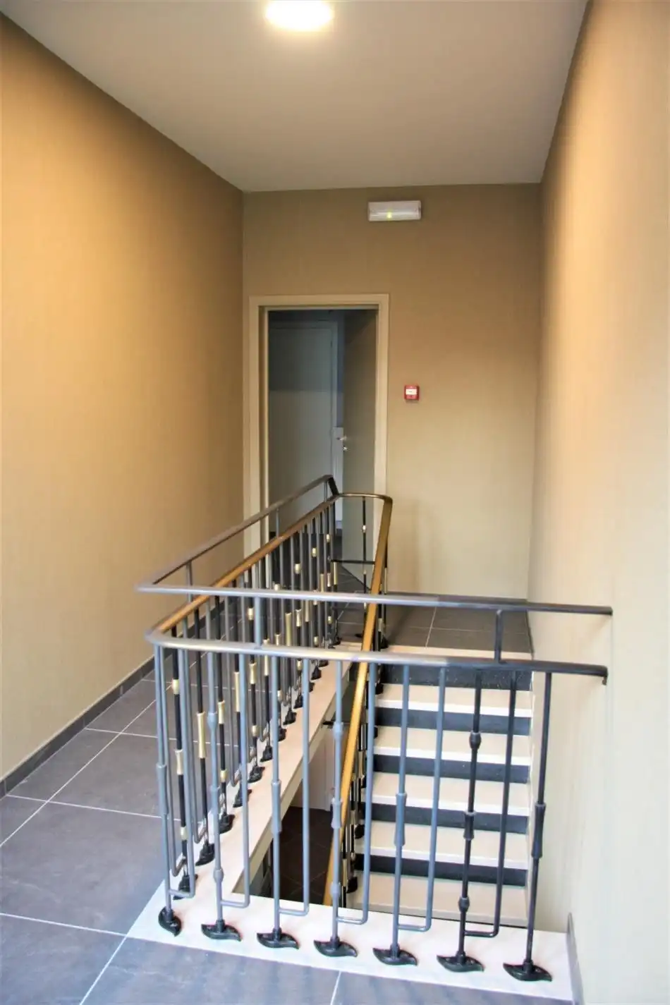 Stijlvol appartement op de 2e verdieping met 3 slaapkamers in het centrum van Zottegem foto 3