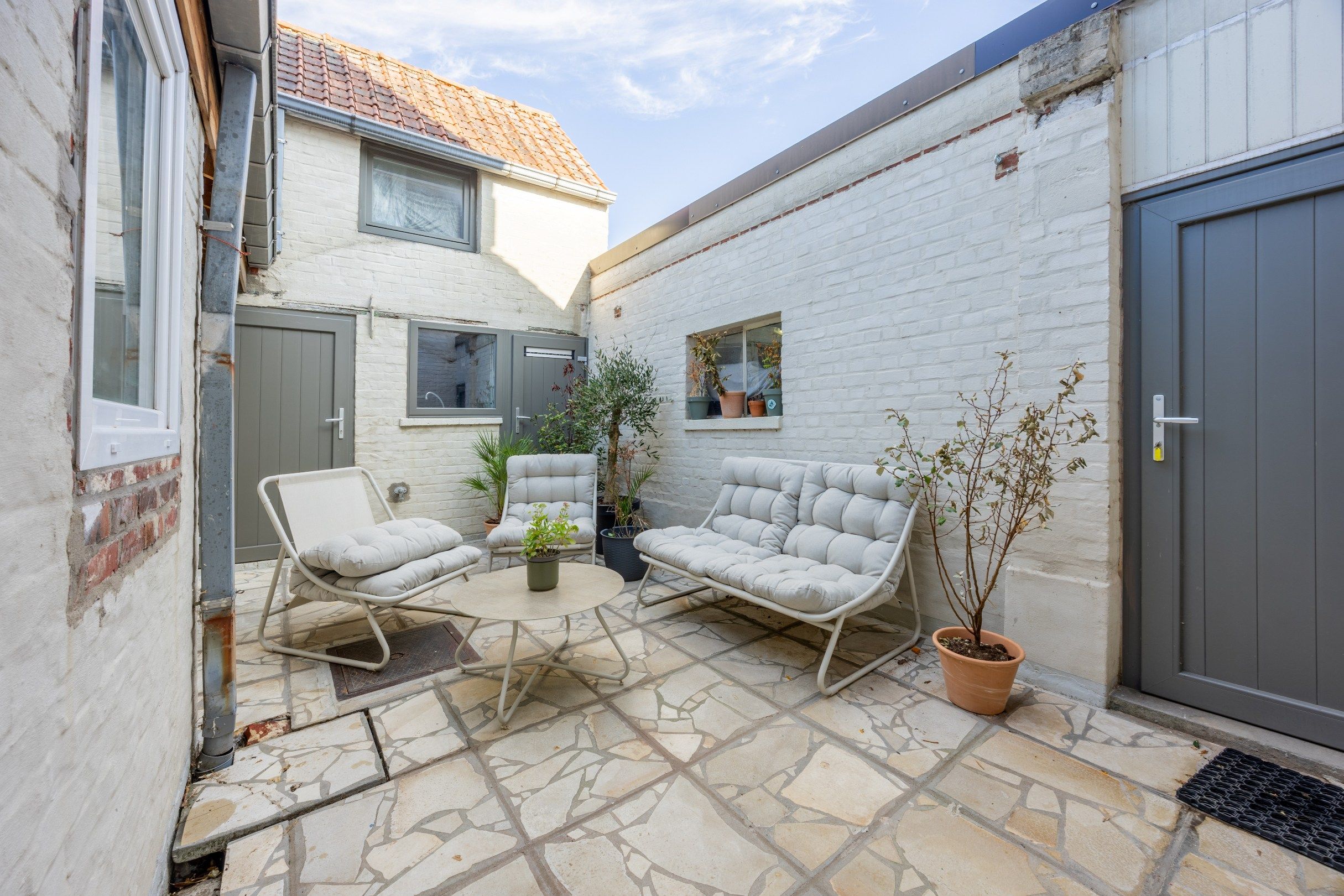 VERNIEUWDE WONING MET TUIN EN GARAGE foto 11
