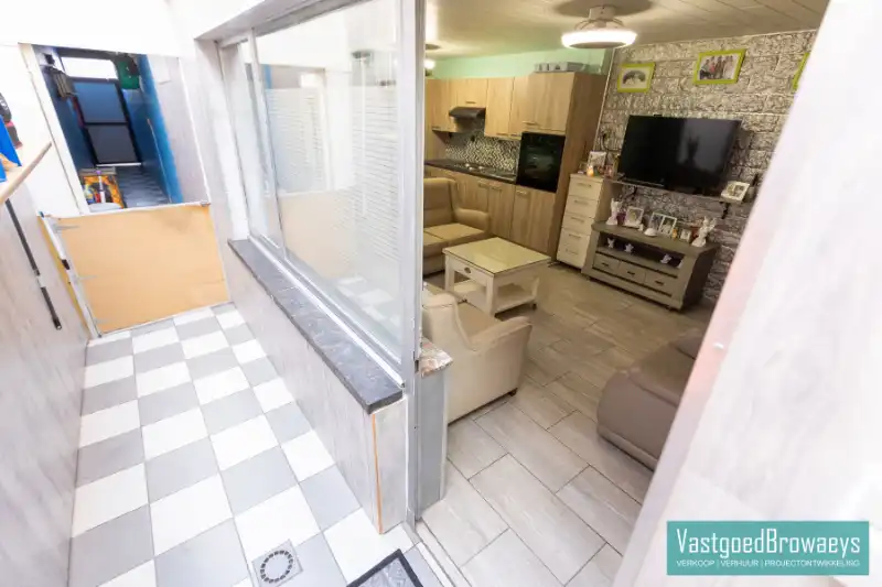 Ideale starterswoning met ruime aangename tuin foto 8